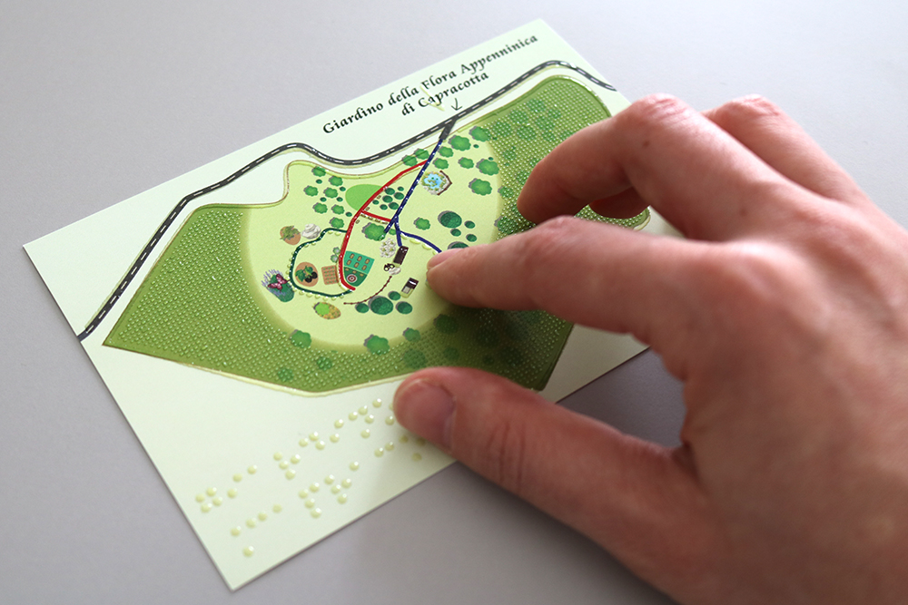 foto della cartolina raffigurante la mappa del Giardino della Flora Appenninica di Capracotta