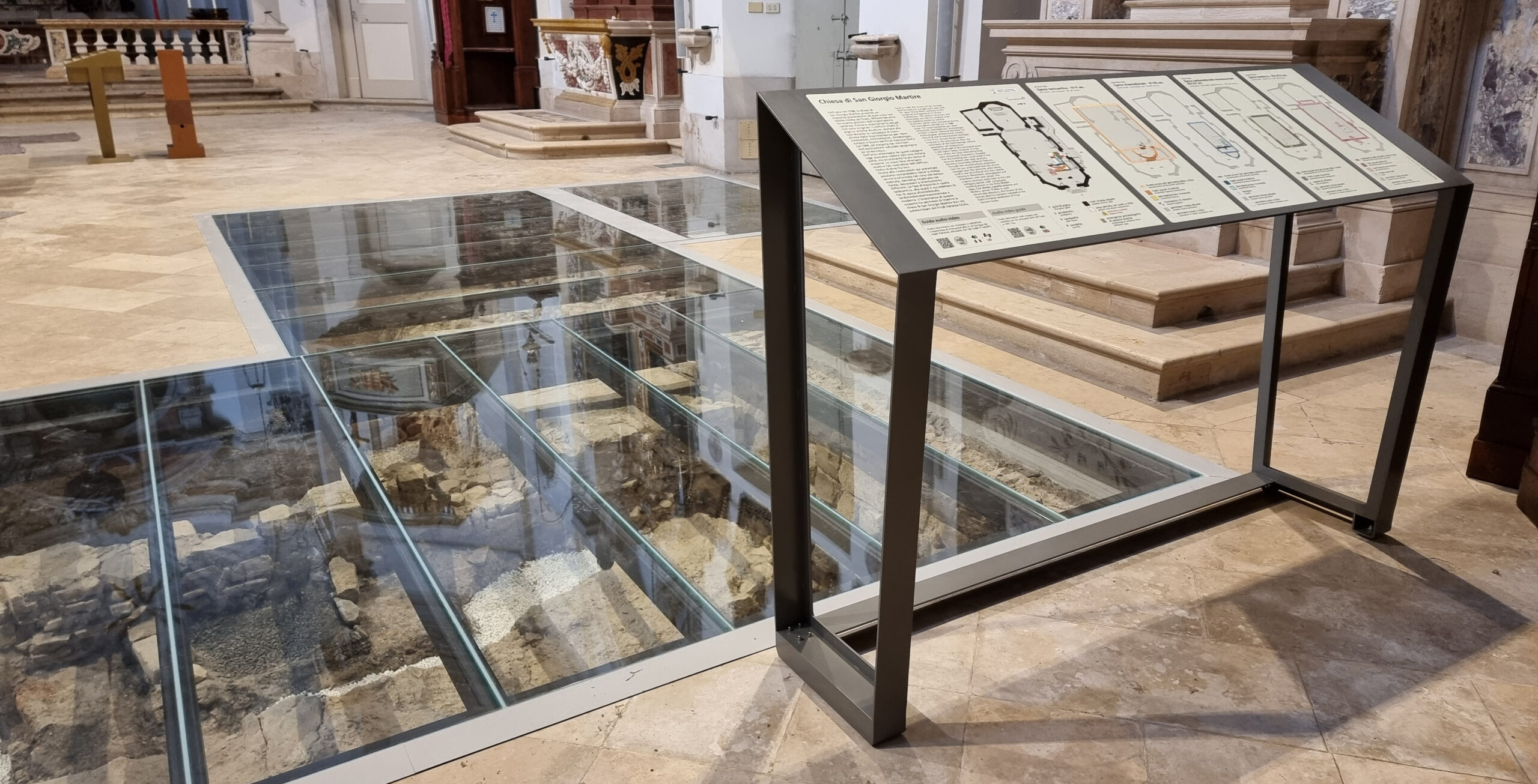 foto dei pannelli visivo-tattili e multimediali della chiesa di San Giorgio Martire a San Giorgio di Nogaro